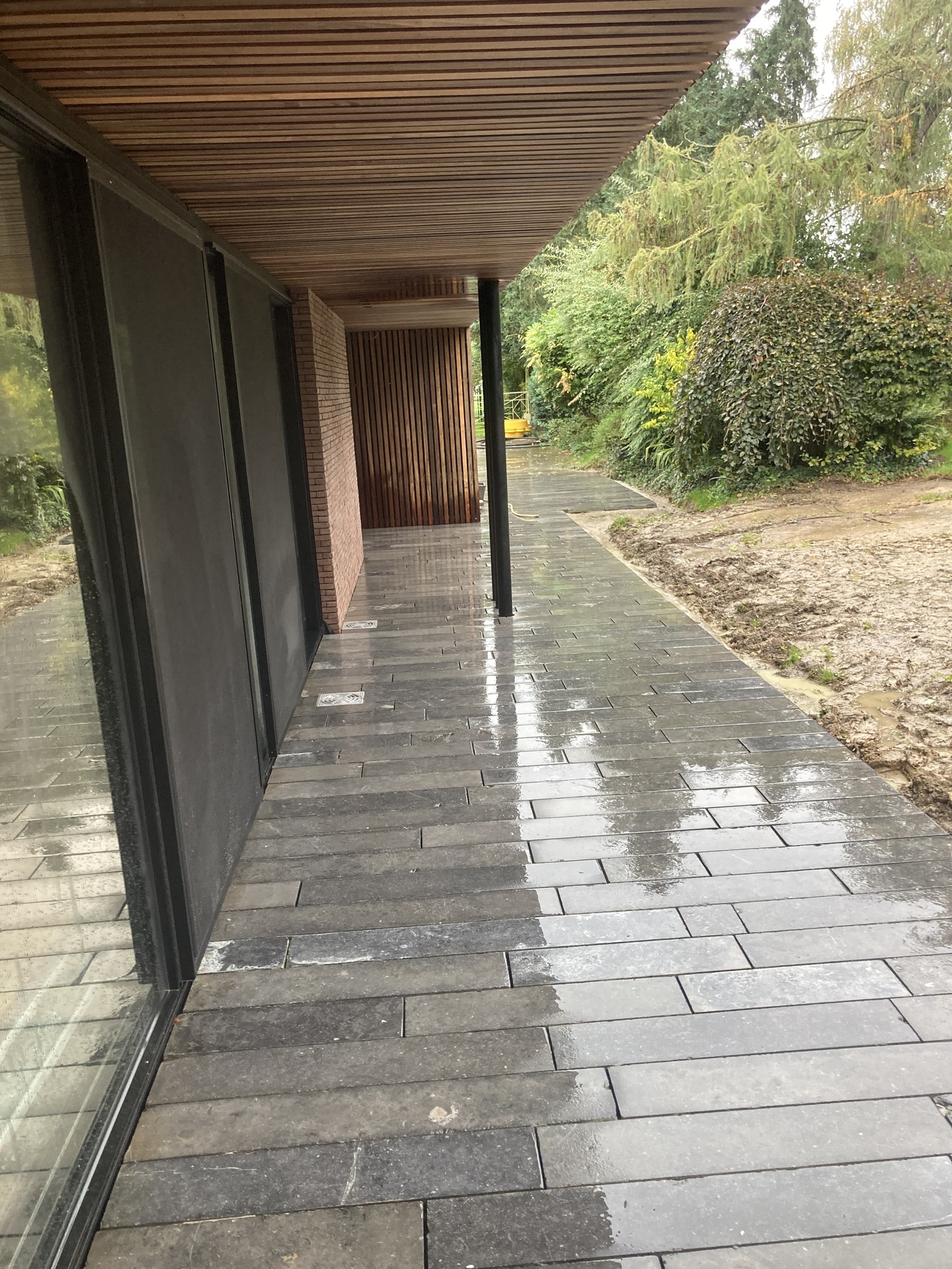 Blauwe natuursteen terras